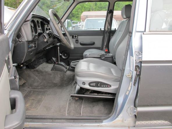 60/62 04/86+ BMW Seat Brackets image 2